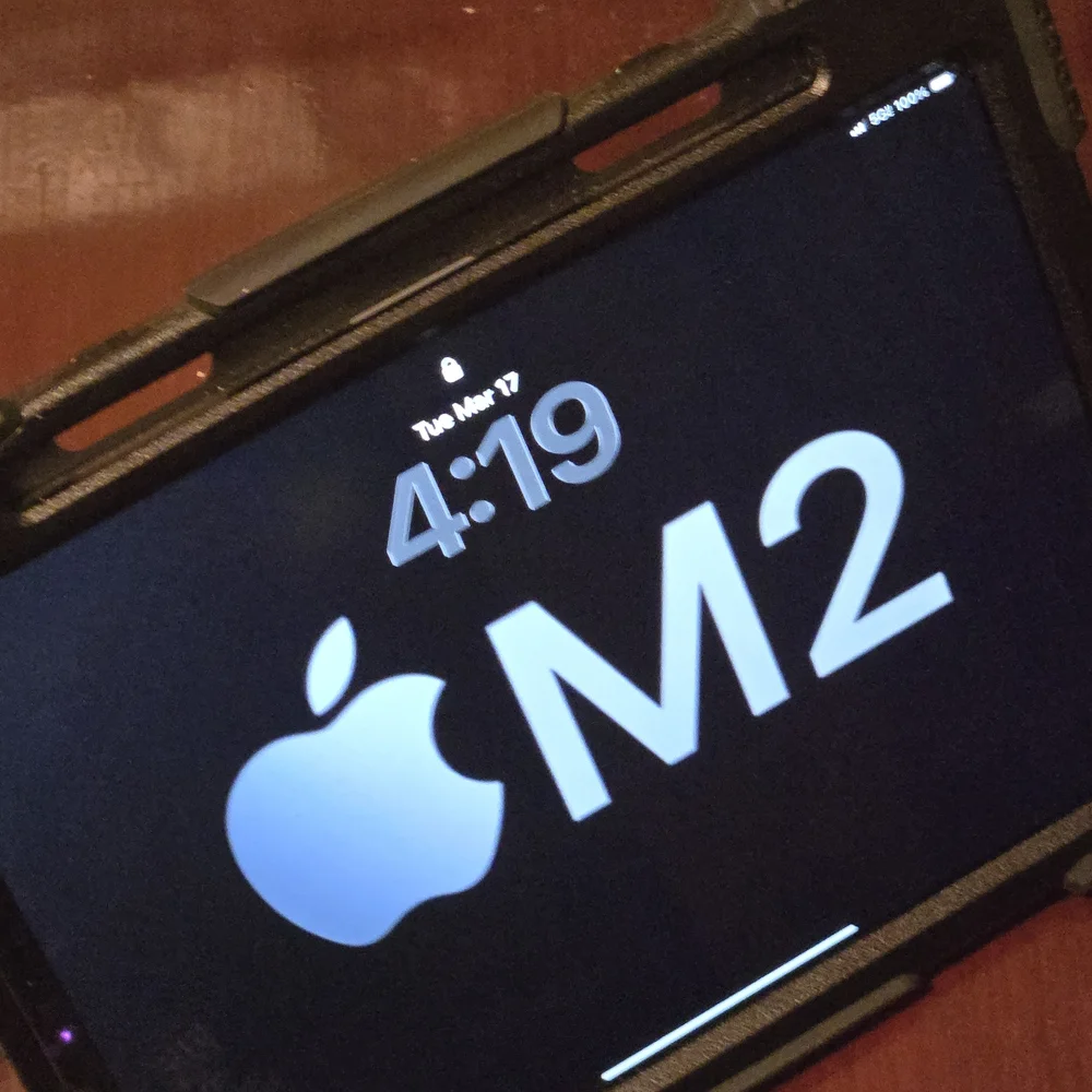 Apple IPad Pro M2 with ACCESSORIES